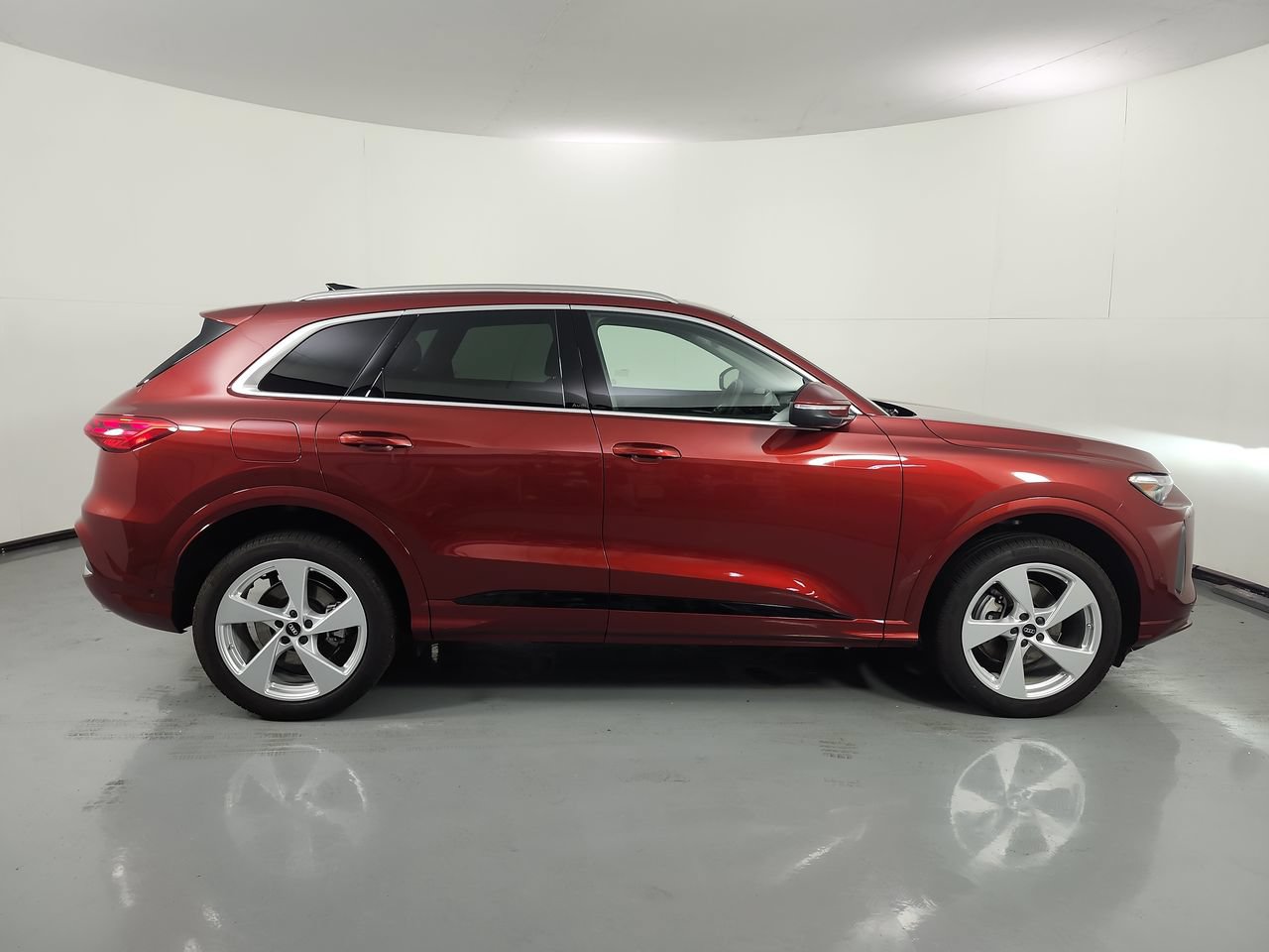 Used 2025 Audi Q5 Premium Plus w/ Premium Plus AWD/4WD image 38