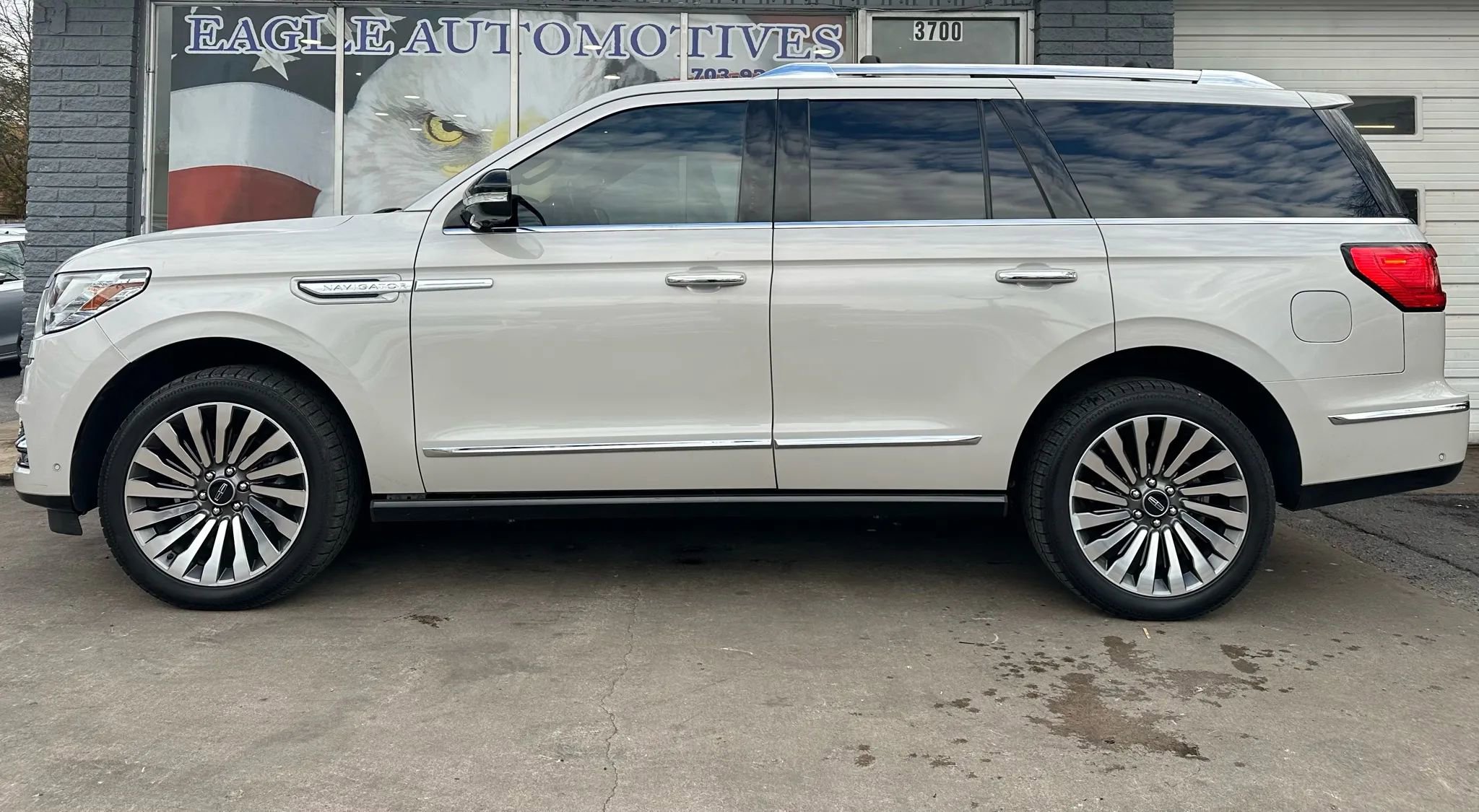 Used 2019 Lincoln Navigator Reserve w/ Cargo Package image 3