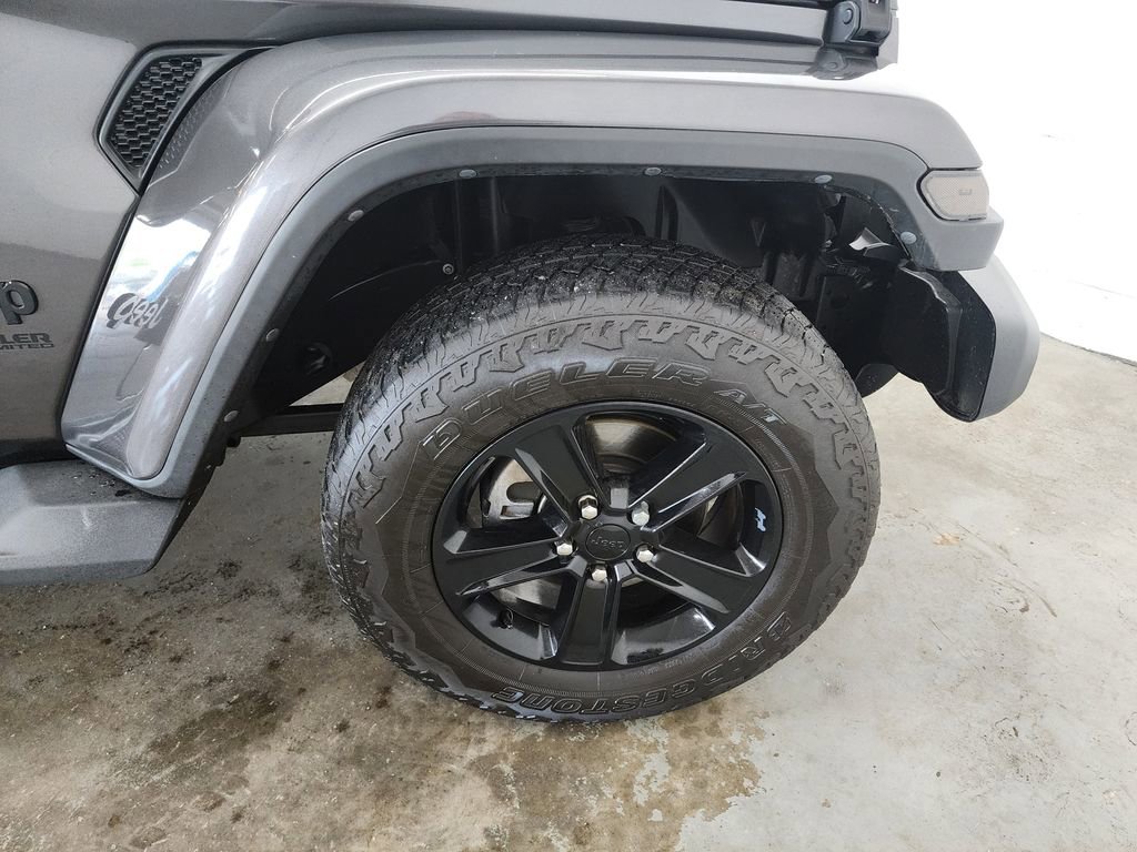 Used 2021 Jeep Wrangler Unlimited Sahara AWD/4WD image 37