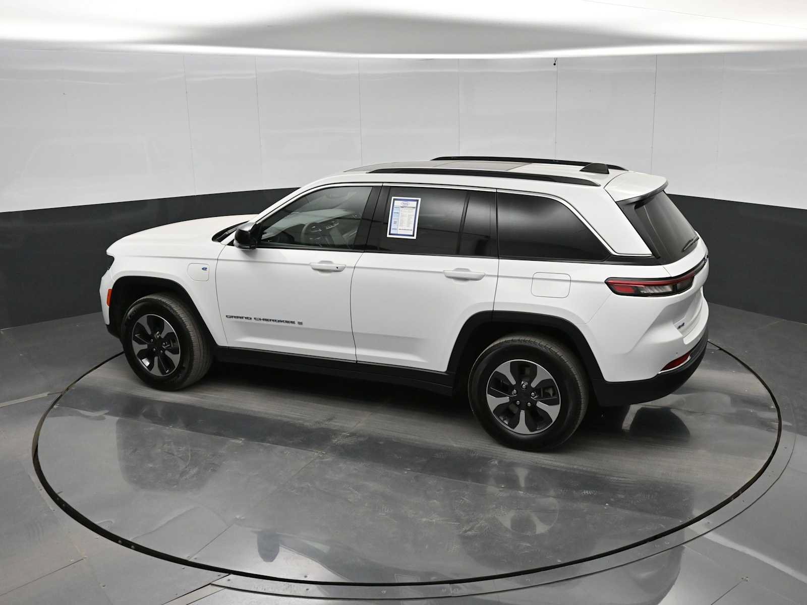 Used 2024 Jeep Grand Cherokee Limited 4xe AWD/4WD image 27