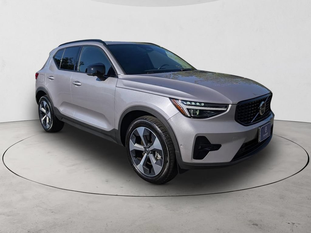 Certified 2026 Volvo XC40 B5 Plus AWD/4WD image 3