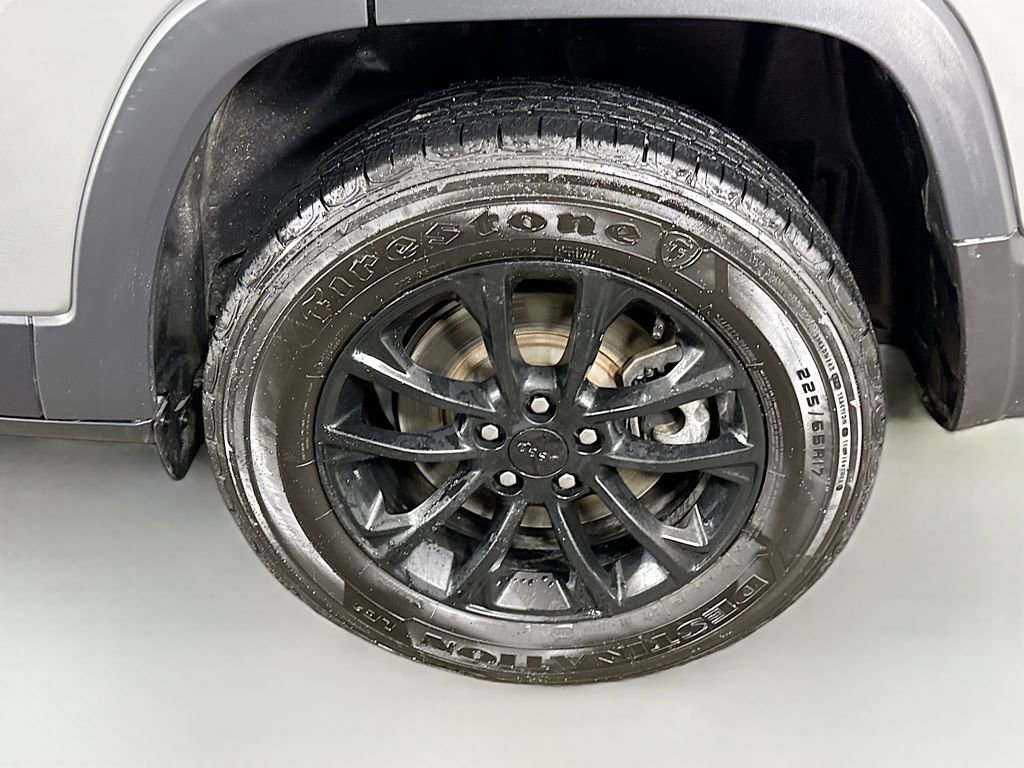 Used 2023 Jeep Cherokee Altitude Lux image 34