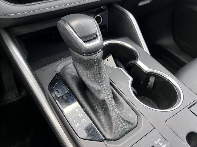 Used 2024 Toyota Highlander XLE image 9