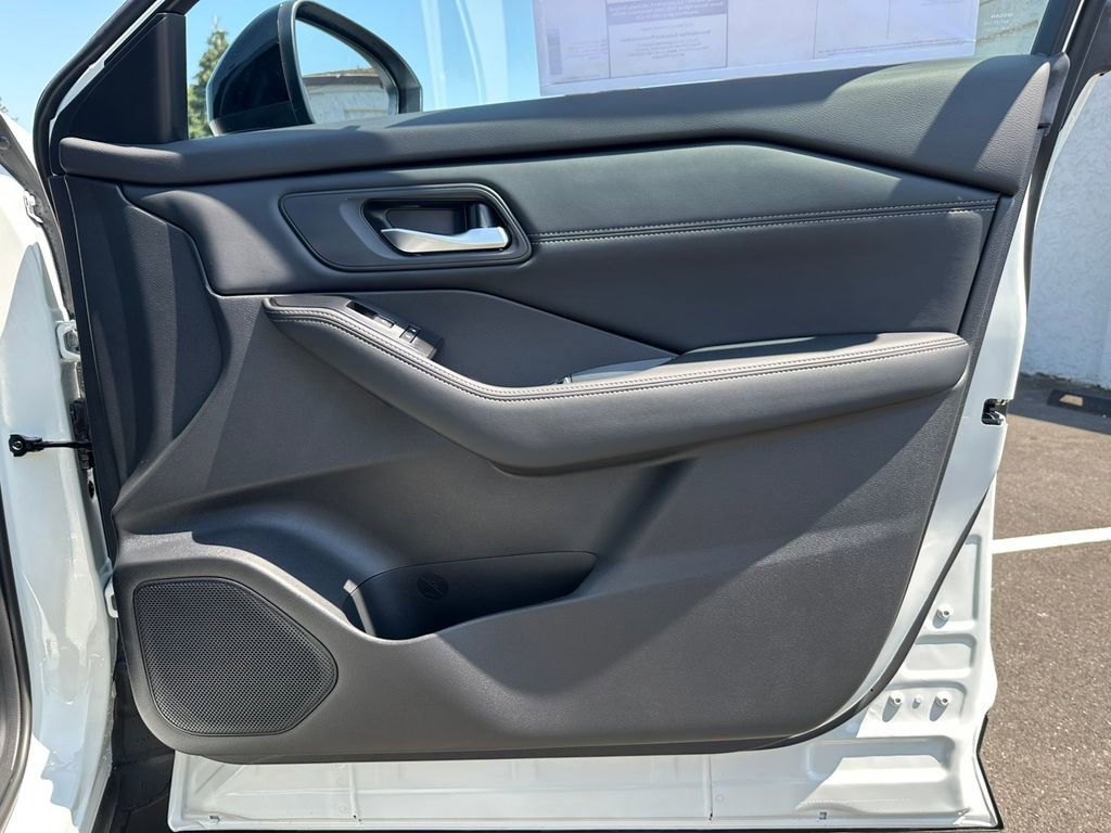 New 2025 Nissan Rogue SL w/ Tech Package image 23