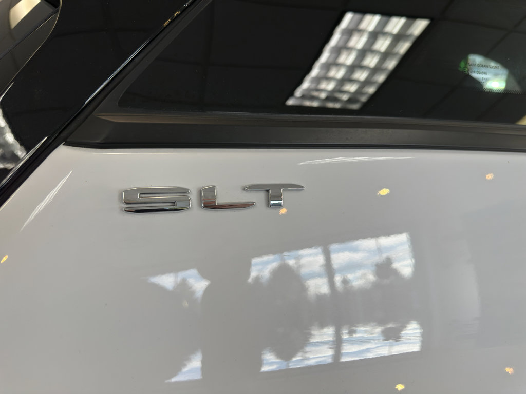 Used 2024 GMC Terrain SLT image 8