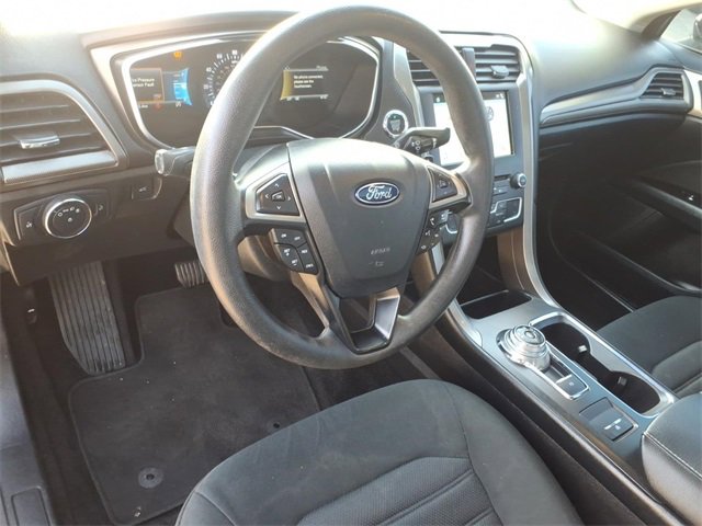 Used 2017 Ford Fusion SE w/ Fusion SE Technology Package image 5