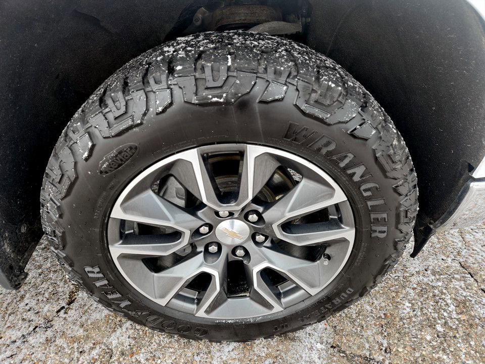 Used 2024 Chevrolet Silverado 1500 LT image 36