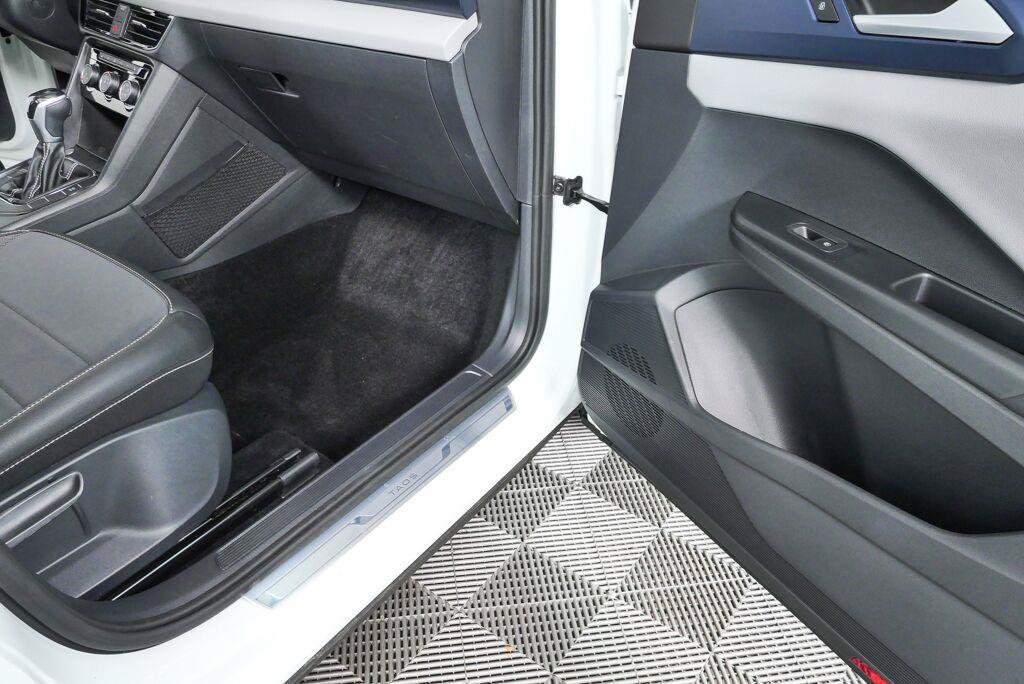 Certified 2023 Volkswagen Taos SE FWD image 23