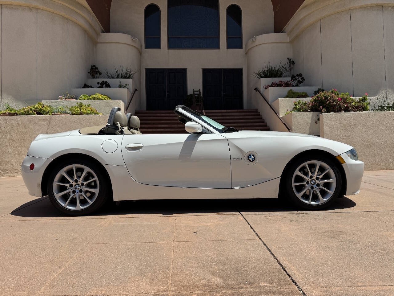 Used 2006 BMW Z4 3.0i RWD image 8