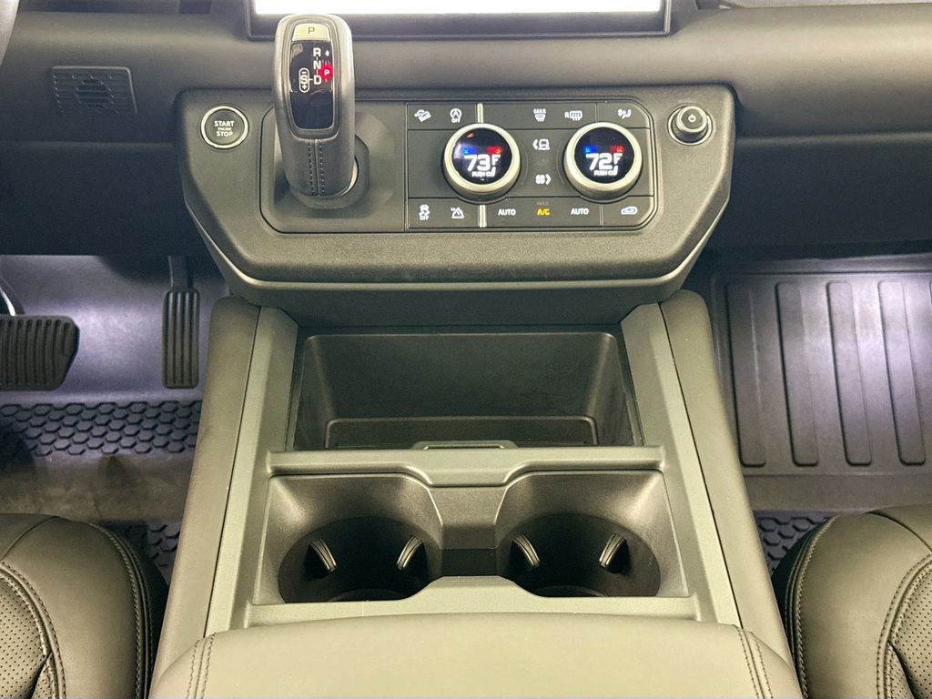 Used 2025 Land Rover Defender 110 S image 12
