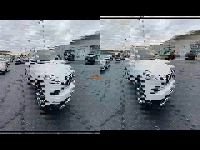 Used 2016 Jeep Cherokee Limited image 2