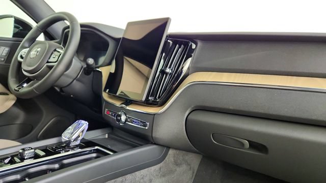New 2026 Volvo XC60 B5 Core w/ Protection Package Premier AWD/4WD image 32