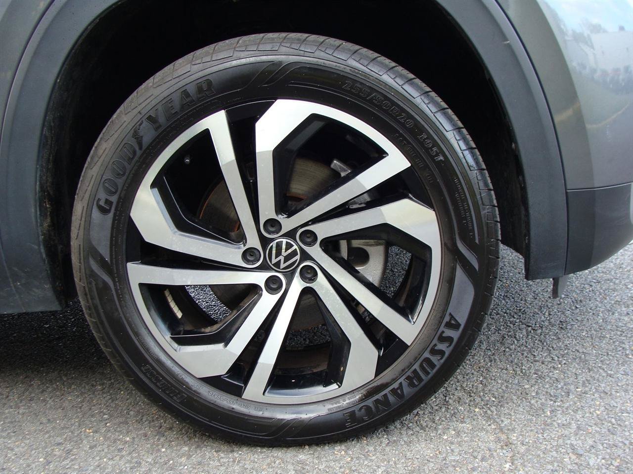 Used 2022 Volkswagen Atlas SEL AWD/4WD image 38