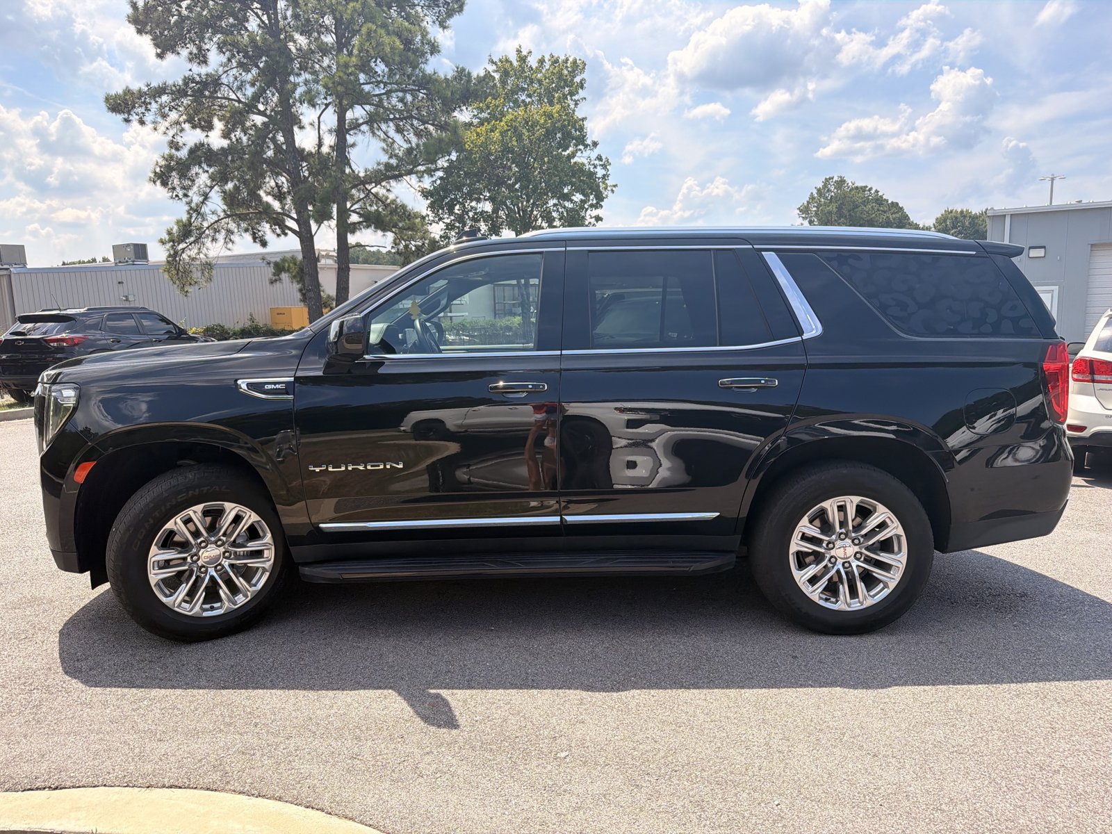 Used 2023 GMC Yukon SLT RWD image 9