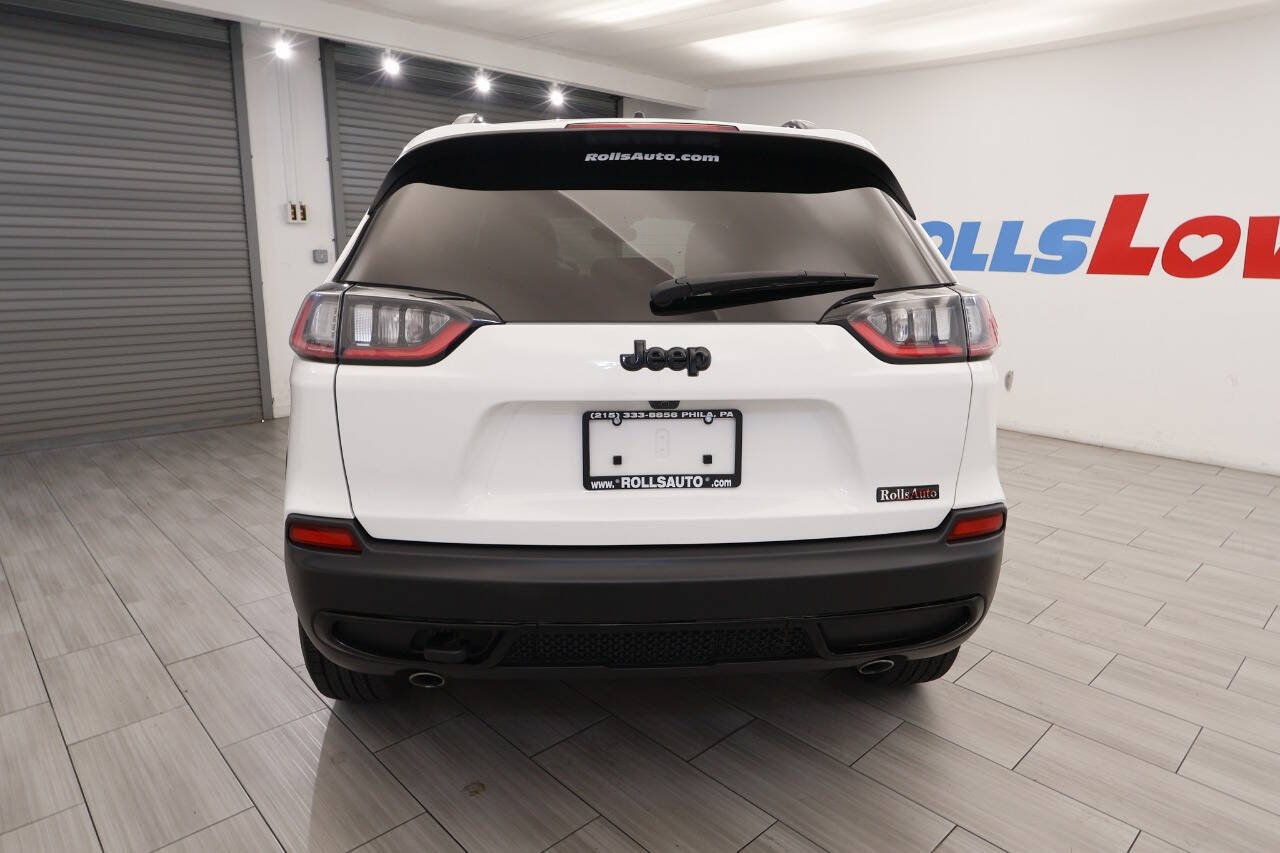 Used 2022 Jeep Cherokee Latitude AWD/4WD image 4