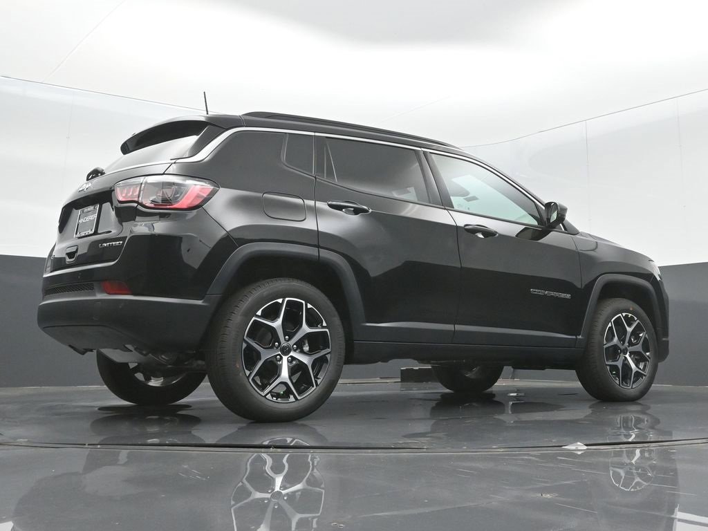 Used 2025 Jeep Compass Limited image 32