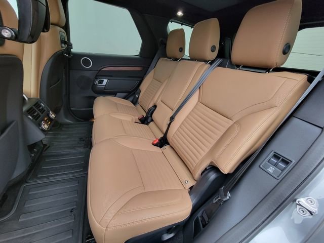 Used 2025 Land Rover Discovery Dynamic SE image 22