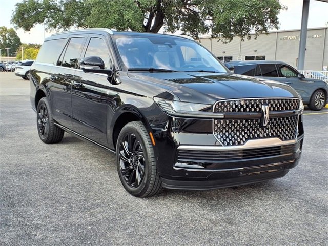 New 2025 Lincoln Navigator L Reserve image 3