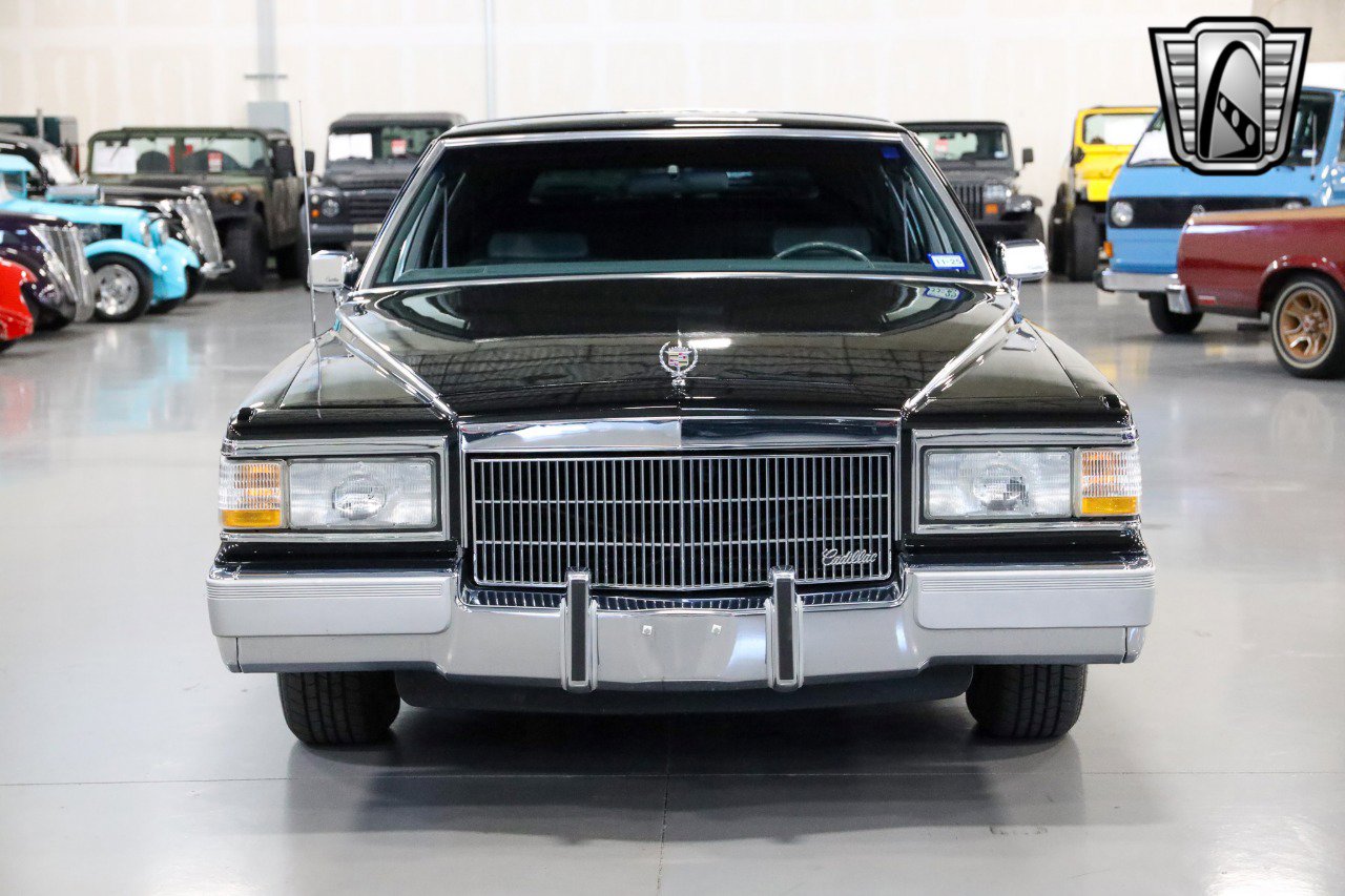 Used 1992 Cadillac Brougham image 2