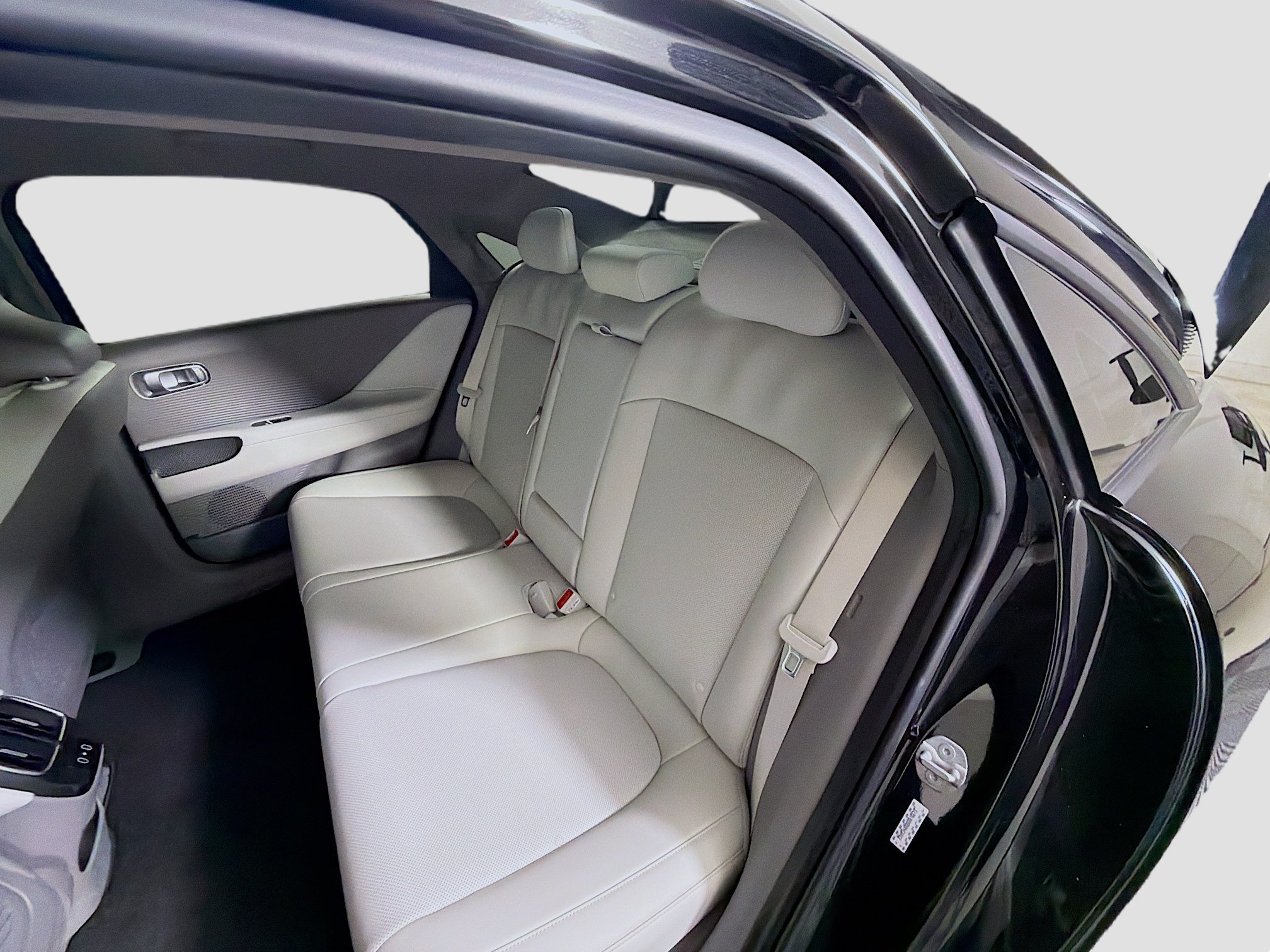 Used 2024 Hyundai Ioniq 6 SEL RWD image 27