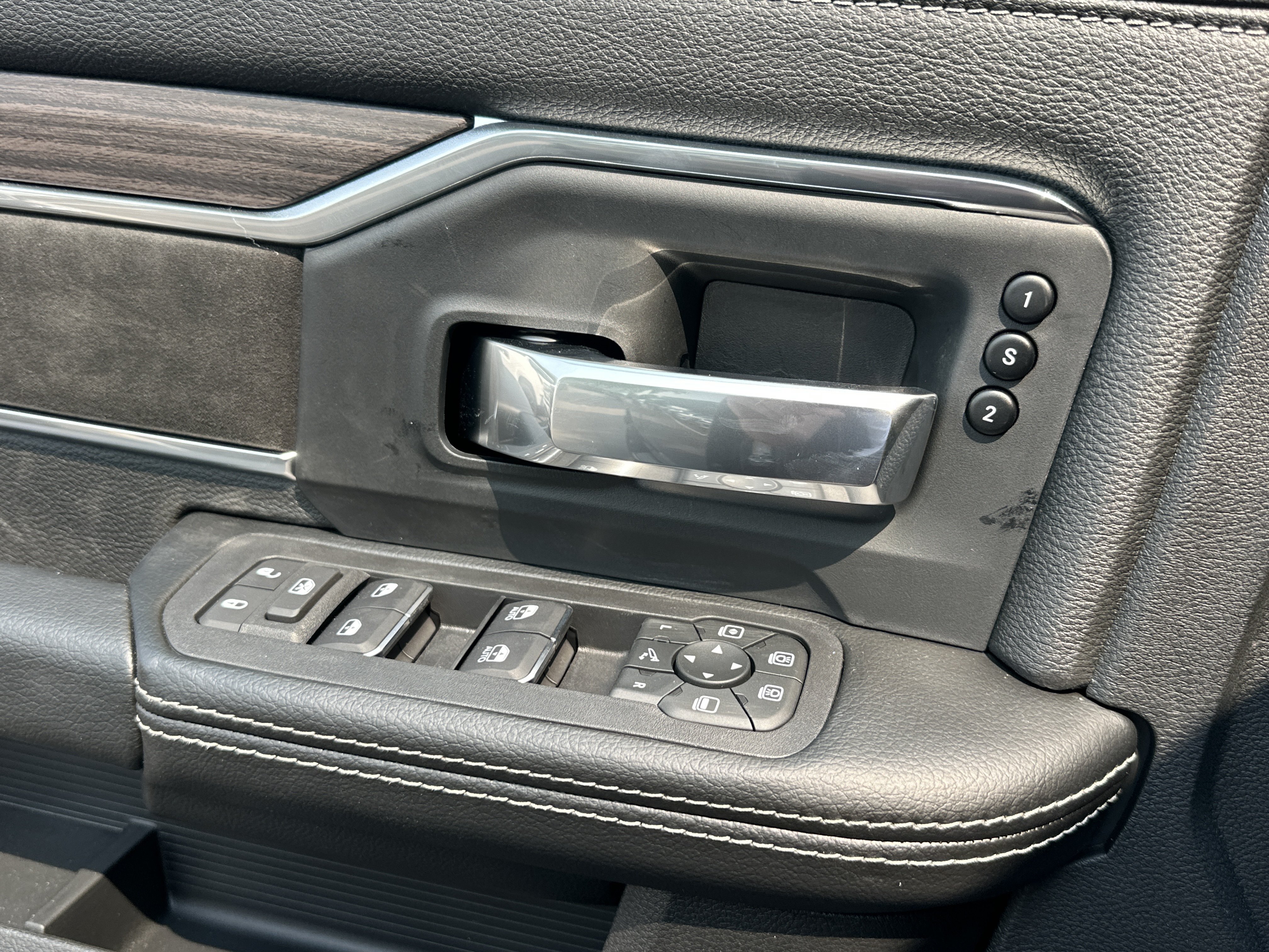 New 2026 RAM 2500 Laramie AWD/4WD image 13