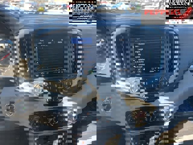 Used 2024 GMC Terrain SLT w/ Tech Package image 16