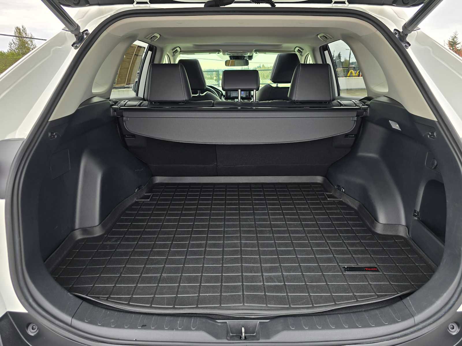 Certified 2020 Toyota RAV4 XLE Premium image 16