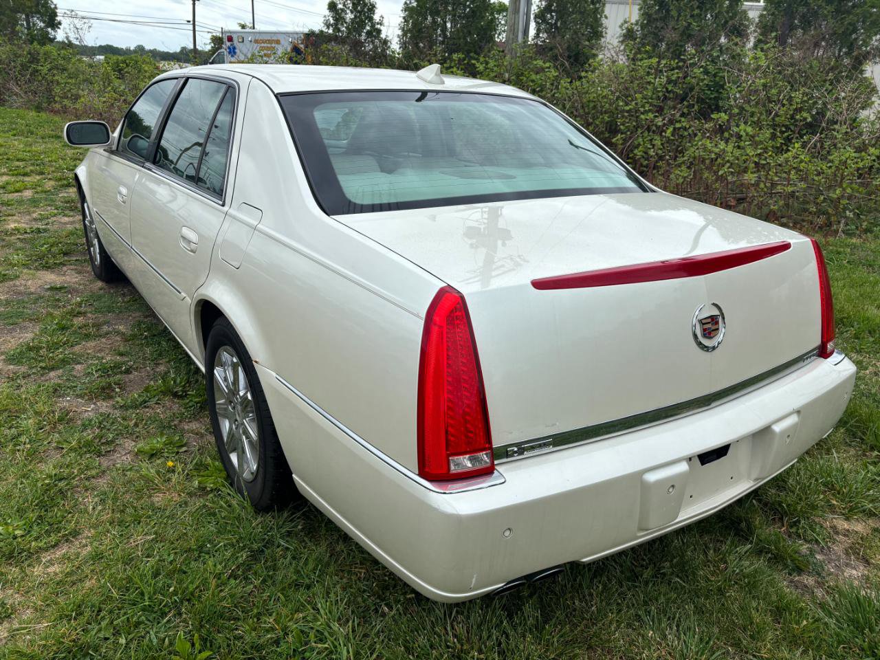 Used 2010 Cadillac DTS Premium w/ Driver Awareness Package FWD image 7