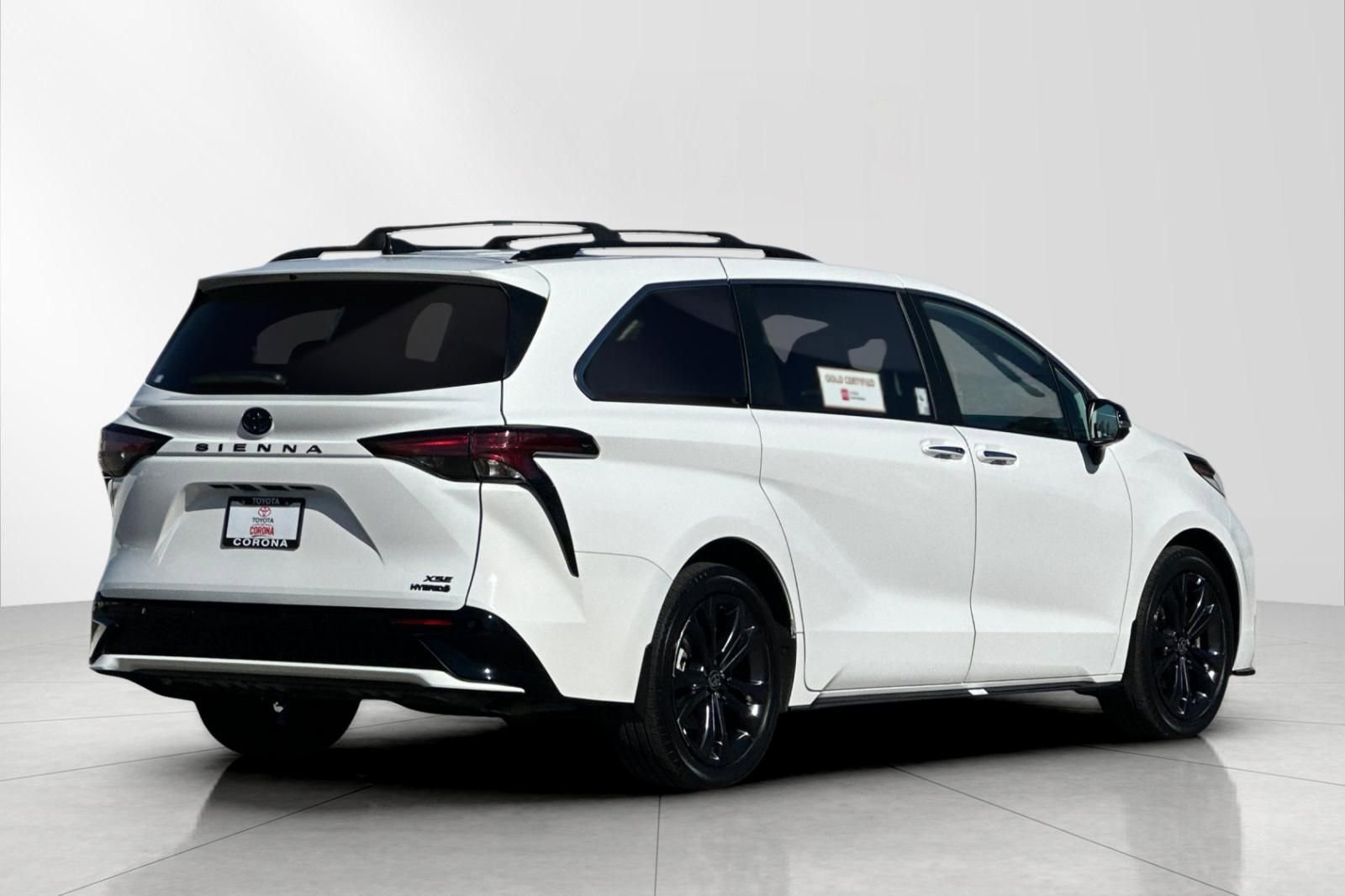 Used 2024 Toyota Sienna XSE w/ XSE Premium Package image 4