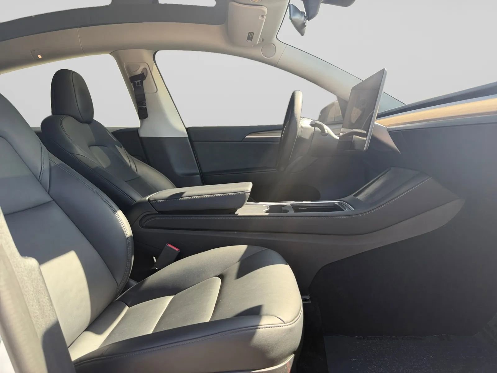 Used 2022 Tesla Model Y Long Range AWD/4WD image 35