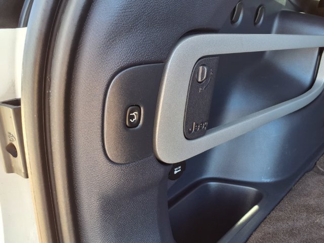 Used 2014 Jeep Cherokee Limited w/ Luxury Group FWD image 9