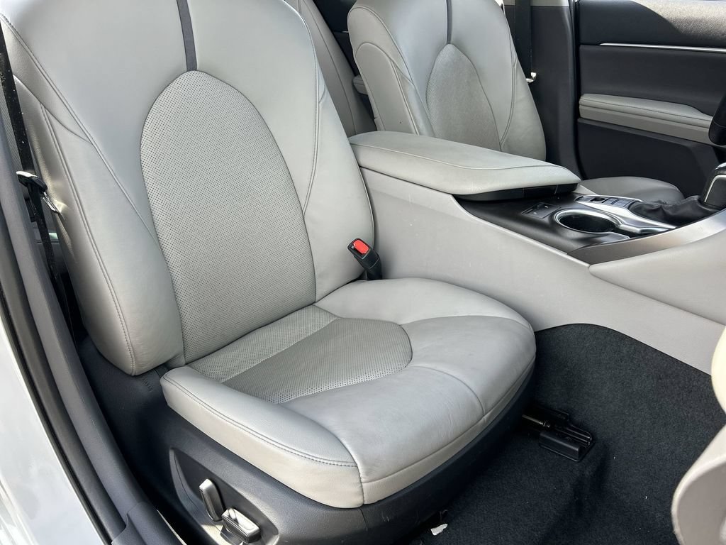 Used 2022 Toyota Camry XLE FWD image 28
