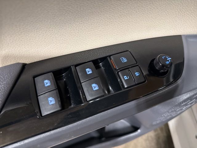 Used 2017 Toyota Prius Four w/ Advanced Technology Package image 2