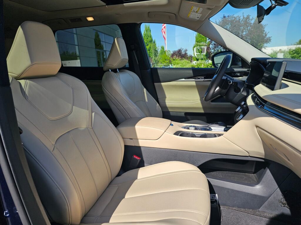 Used 2025 INFINITI QX60 Pure w/ Cargo Package AWD/4WD image 11