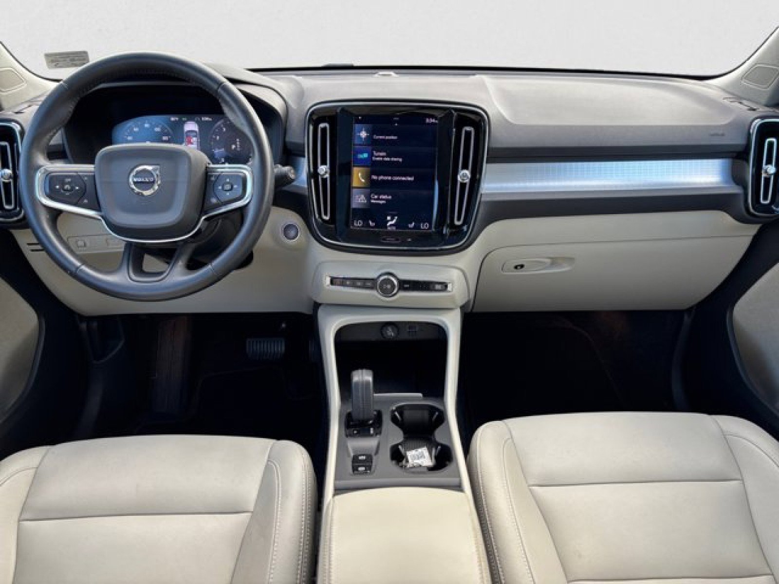 Used 2021 Volvo XC40 T5 Momentum w/ Protection Package Premier image 13