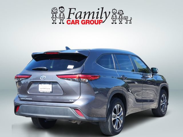 Used 2023 Toyota Highlander XLE FWD image 4