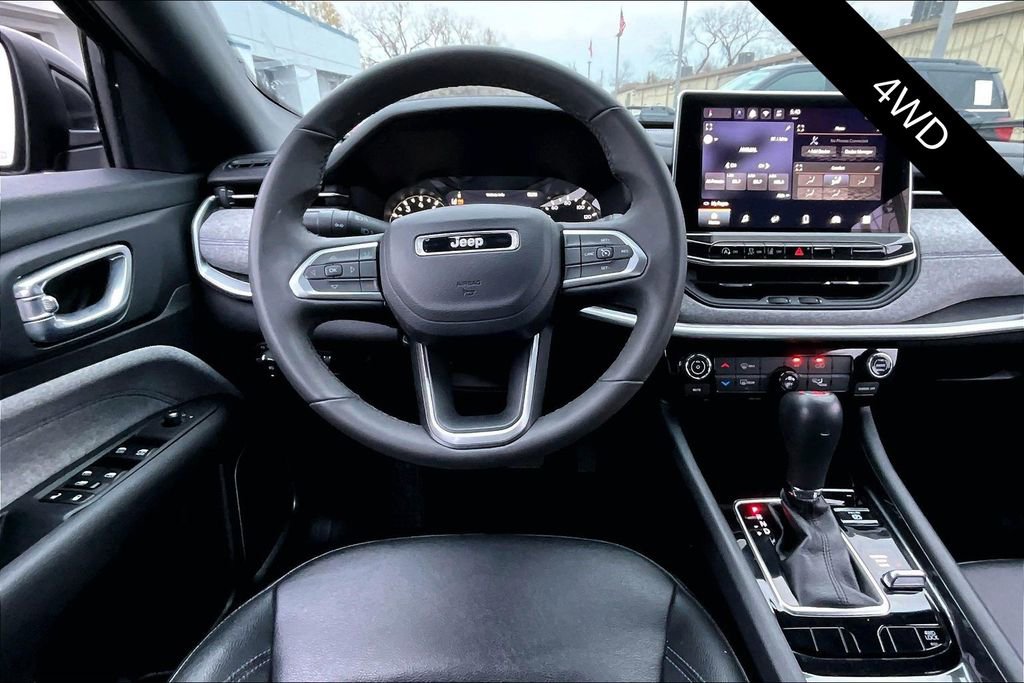 Used 2024 Jeep Compass Latitude image 8
