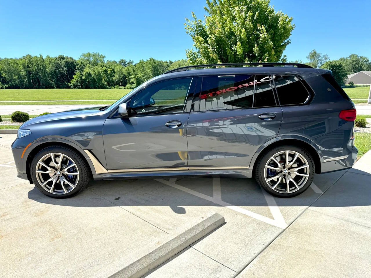 Used 2021 BMW X7 M50i w/ Dynamic Handling Package AWD/4WD image 5