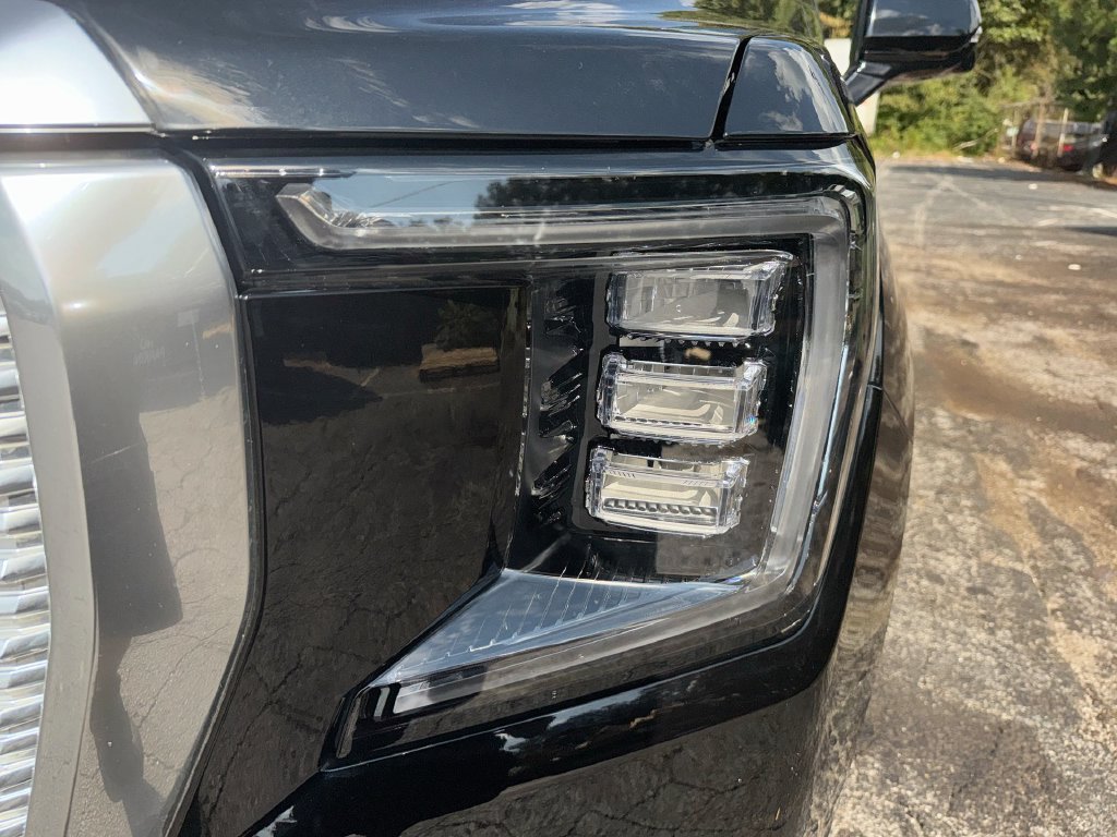 Used 2024 GMC Yukon XL Denali AWD/4WD image 10