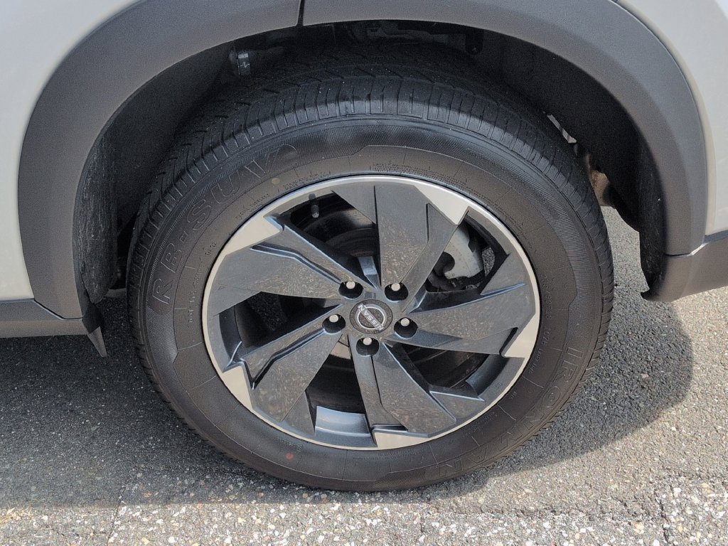 Used 2025 Nissan Rogue SV AWD/4WD image 27