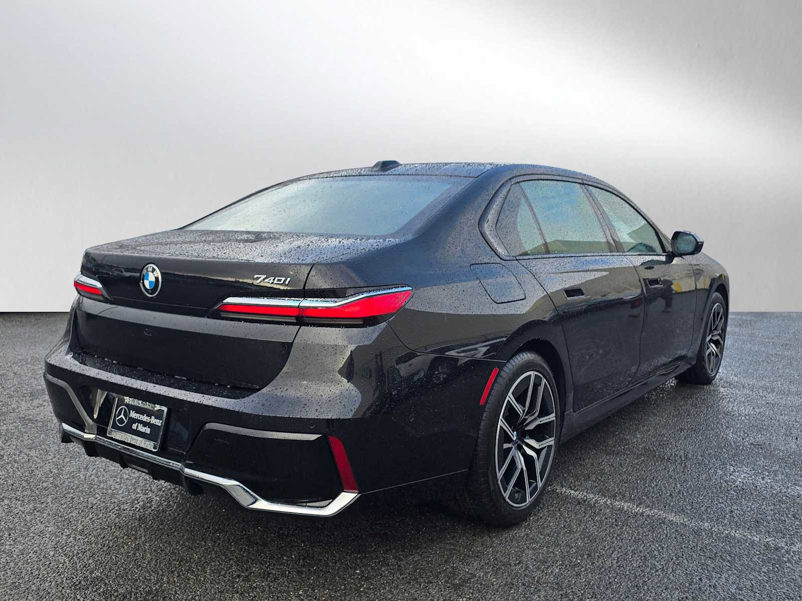 Used 2024 BMW 740i image 3