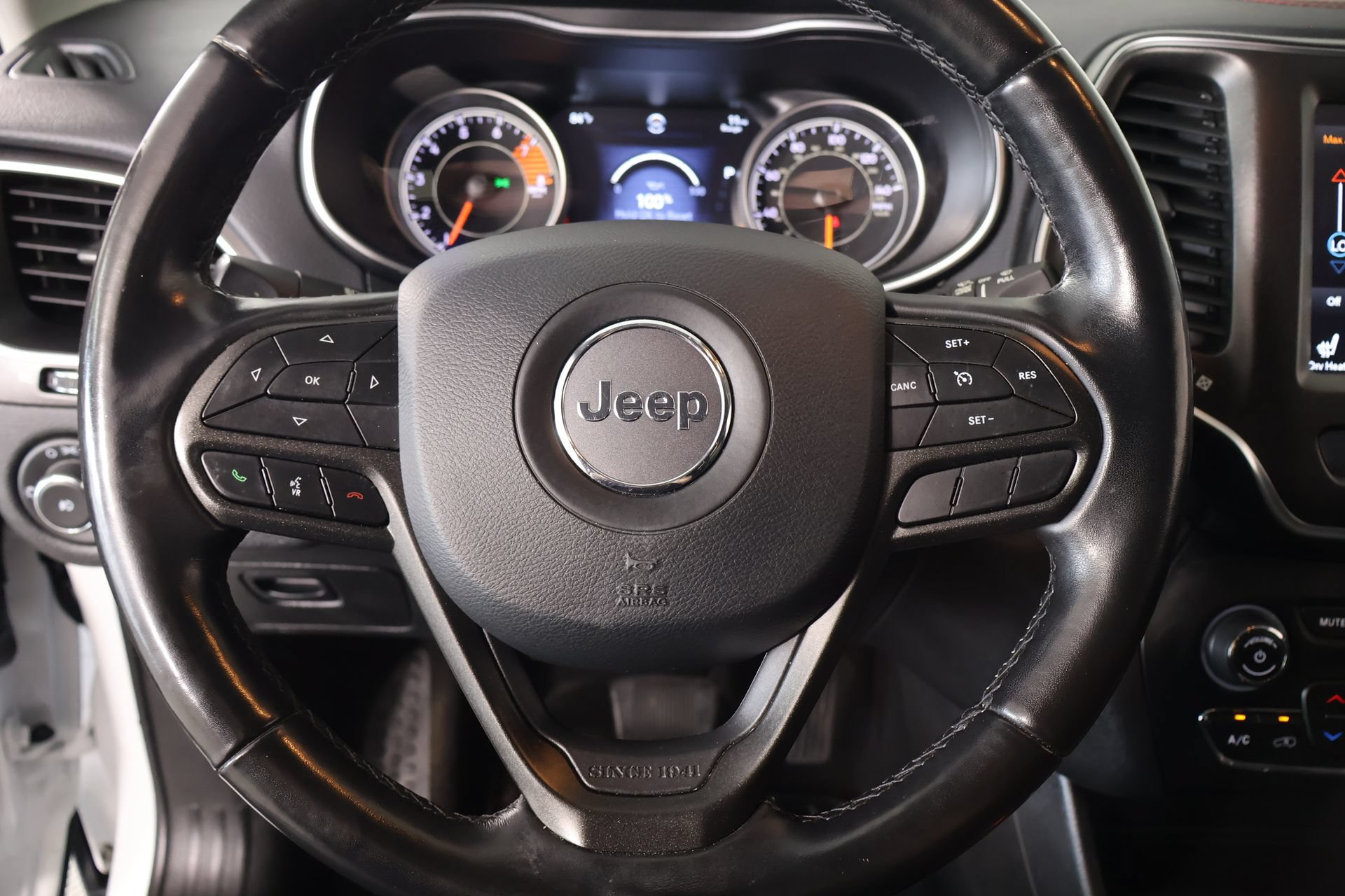 Used 2020 Jeep Cherokee Trailhawk w/ Comfort/Convenience Group AWD/4WD image 3