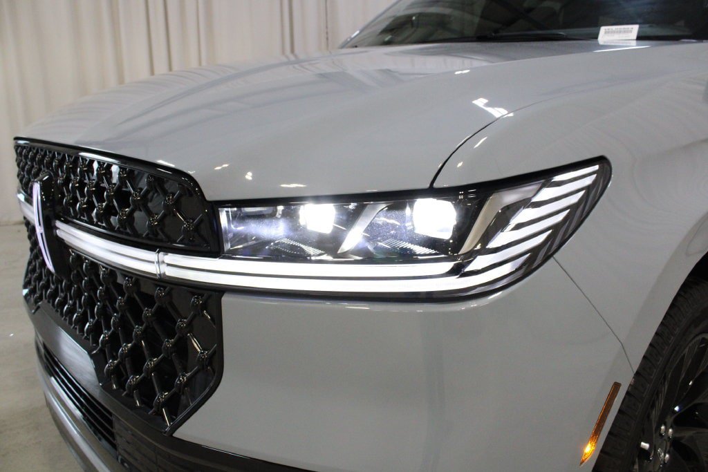 New 2027 Lincoln Navigator Reserve w/ Jet Appearance Package AWD/4WD image 32