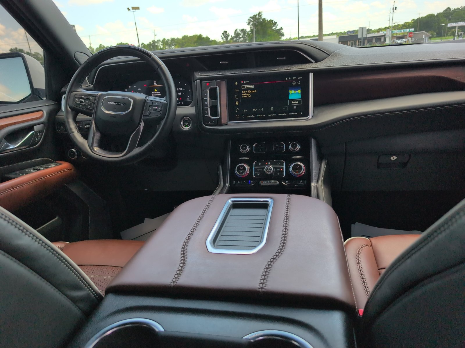 Used 2023 GMC Yukon Denali Ultimate AWD/4WD image 17