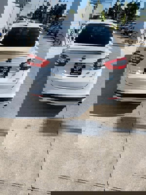 Used 2015 Ford Fusion SE image 6