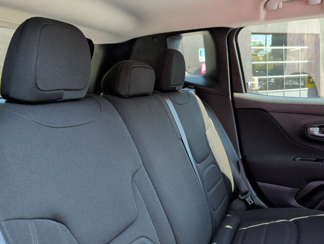 Used 2020 Jeep Renegade Latitude FWD image 24