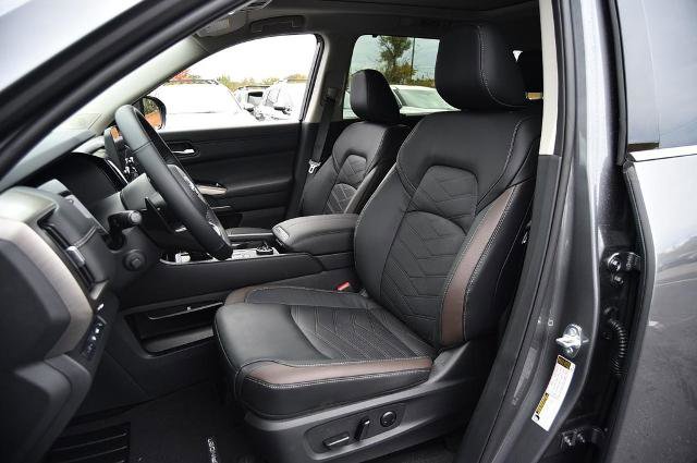 New 2025 Nissan Pathfinder Platinum w/ Cargo Package image 24