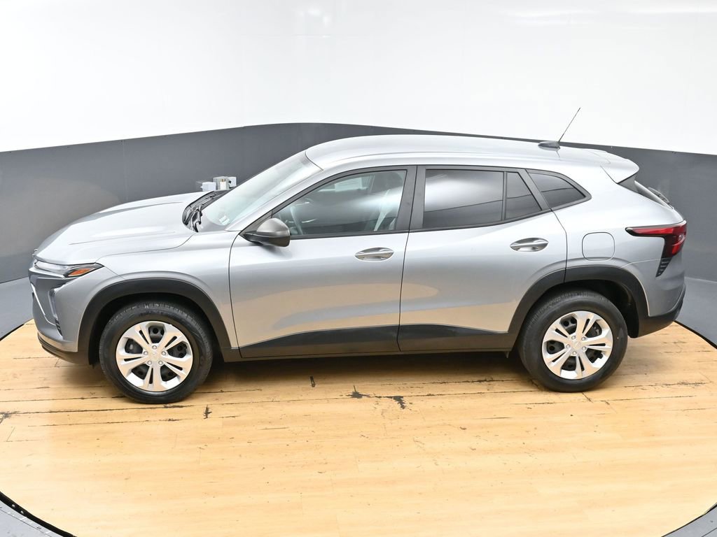 Used 2024 Chevrolet Trax LS w/ Driver Confidence Package FWD image 43