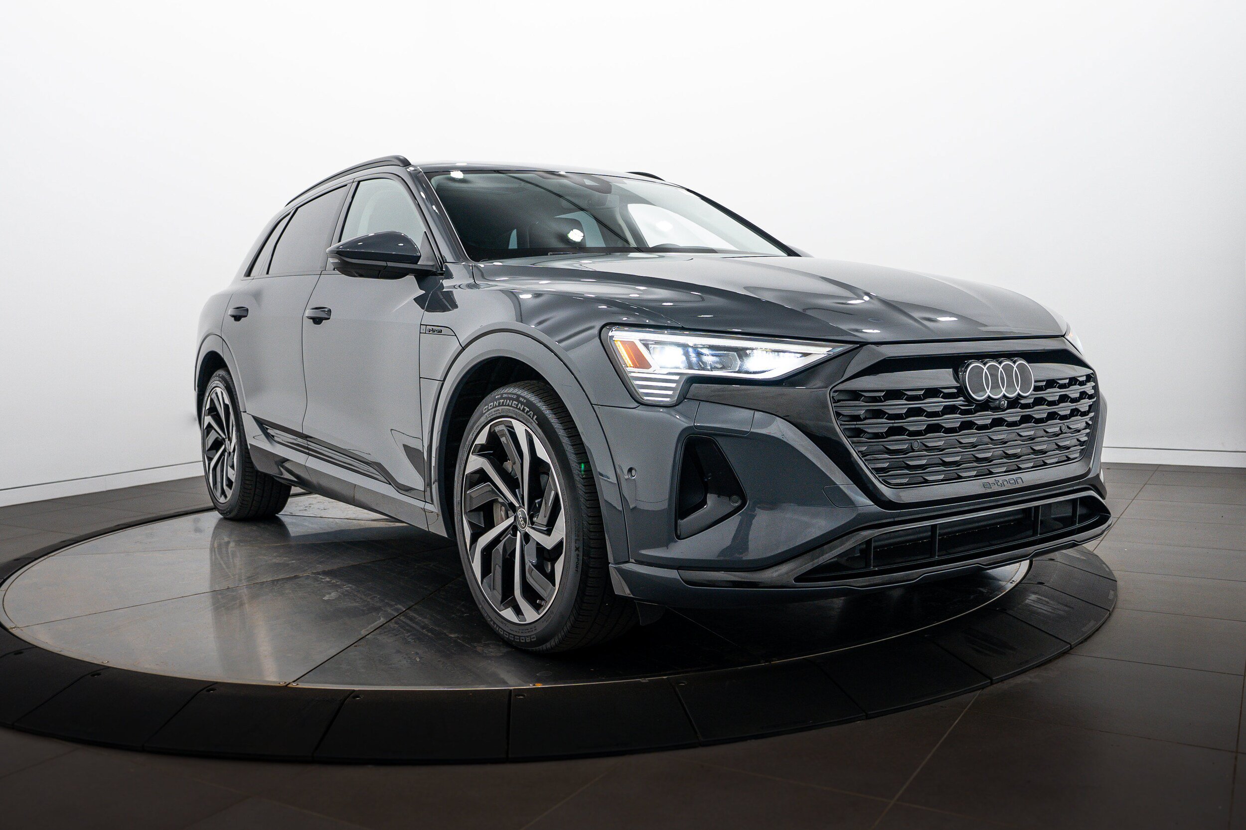 Certified 2024 Audi Q8 e-tron Premium Plus AWD/4WD image 2