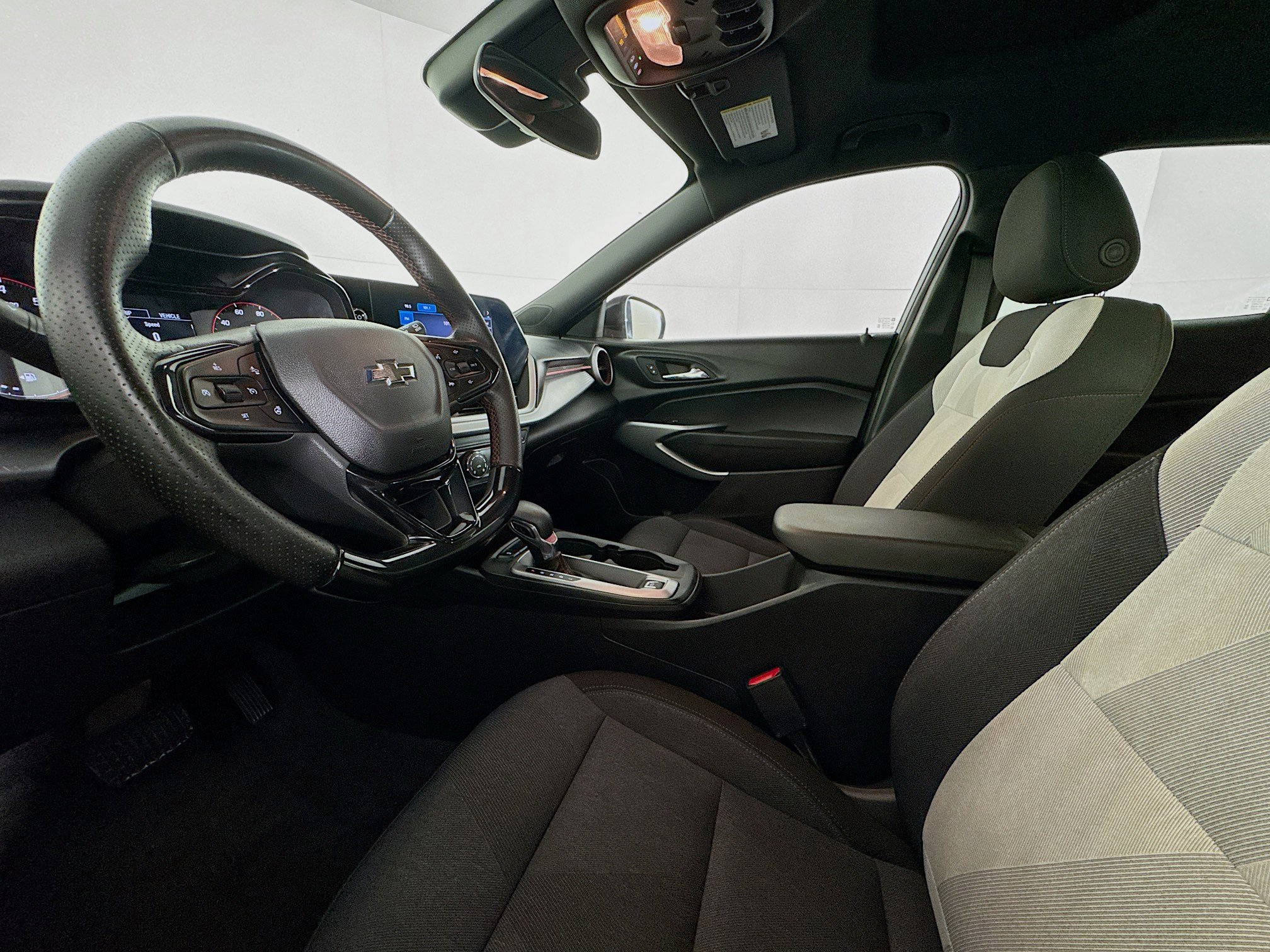 Used 2024 Chevrolet Trax RS w/ Sunroof Package FWD image 20